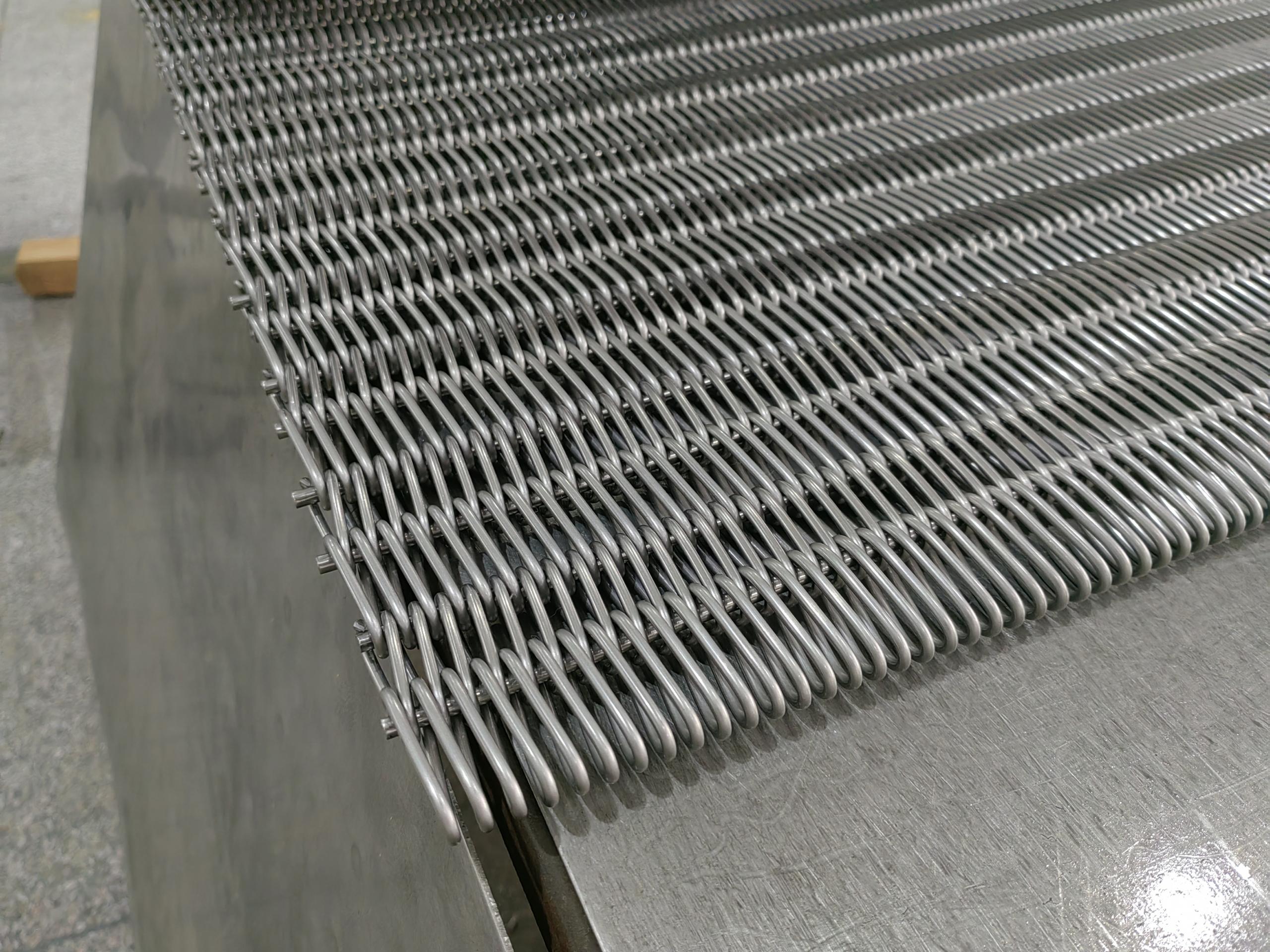 燒結(jié)爐金屬網(wǎng)帶結(jié)構(gòu)設計藏玄機，關西金屬細節(jié)拉滿保穩(wěn)定